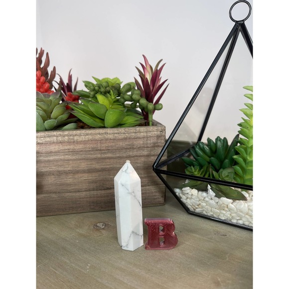 Howlite Tower Crystal Polished Point / Wand - Picture 2 of 7